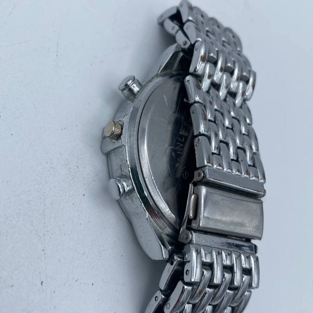 Men’s skull & crossbones bling large face wristwatch stainless steel back& band